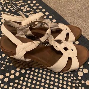 Size 7 1/2 white wedges